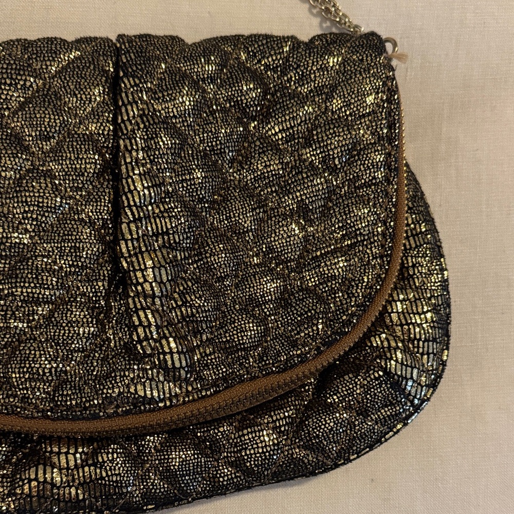 Like New! GAP Metallic Quilted Crossbody Bag - Picture 4 of 10